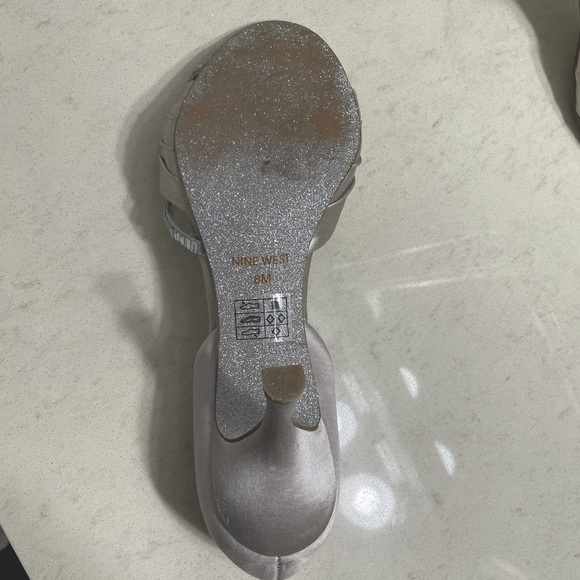 NINE WEST, Satin Champagne Heel, Size 8 - Picture 6 of 8